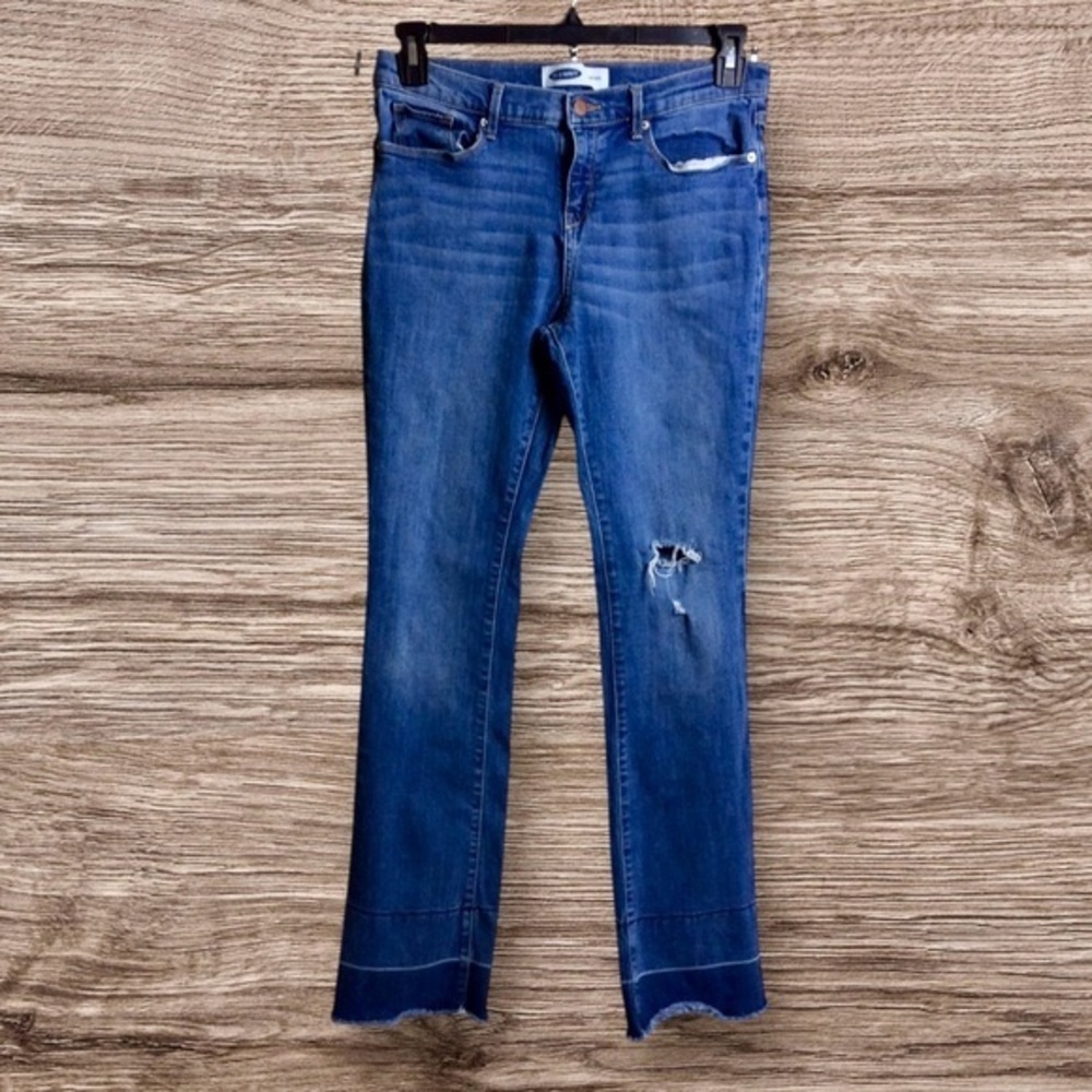Old Navy boot cut frayed bottom jeans. Stretch cotton size 16 Distressed